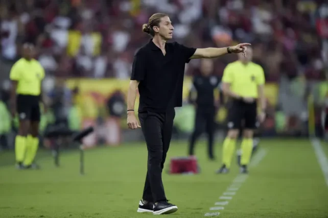 Filipe Luís tem recebido muitos elogios desde que assumiu o comando do Flamengo