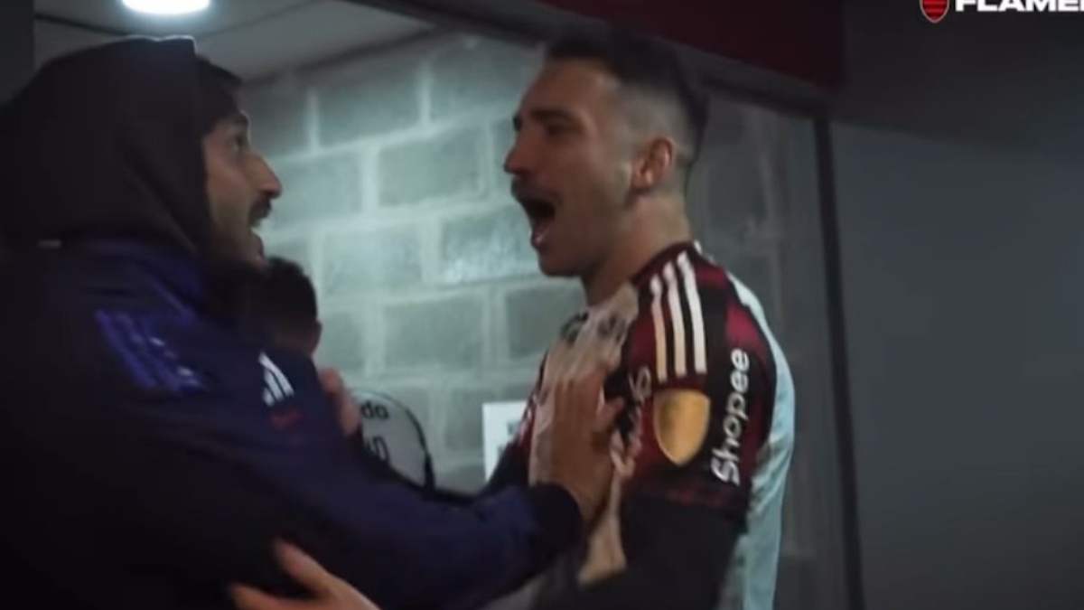 Léo Ortiz surta com Viña após jogo do Flamengo x Estudiantes