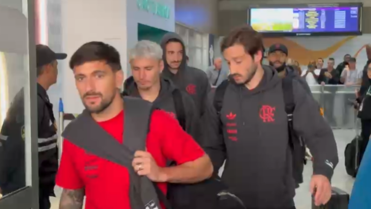 Flamengo desembarca no Rio após classificação na Libertadores