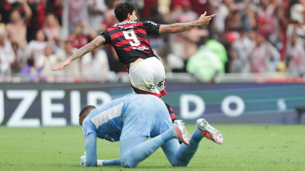 NO GRITO, NÃO! Palmeiras esperneia e dá chilique, mas Flamengo joga bonito e embola luta pelo título do Brasileirão