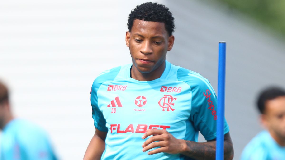 Plata rebate torcedor do Flamengo após ter foto em festa vazada