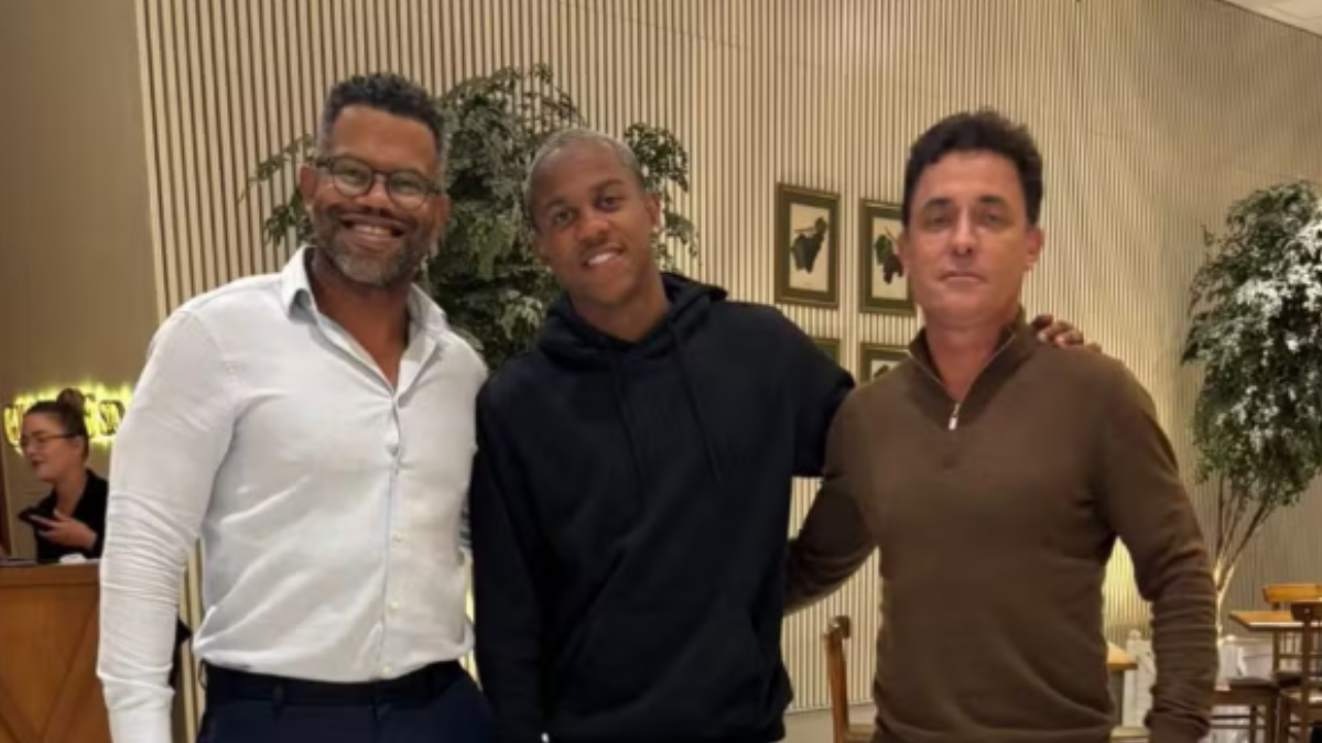 Wallace Yan contrata 'coach mental' após expulsão contra o Bahia