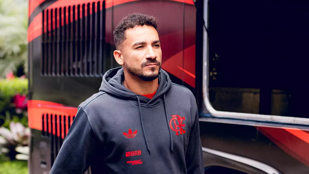 Flamengo embarca para Santos hoje