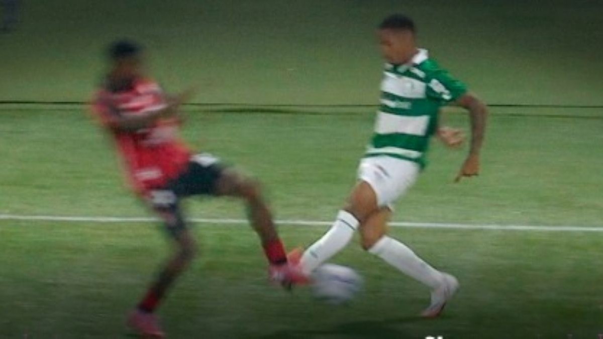 Palmeiras bate Vitória e coloca pressão no Flamengo