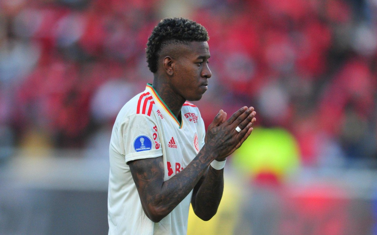 Flamengo faz nova investida por Vitão, do Internacional