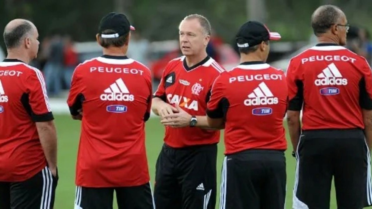 Ex-técnico do Flamengo, Mano surpreende e acerta com o Peru