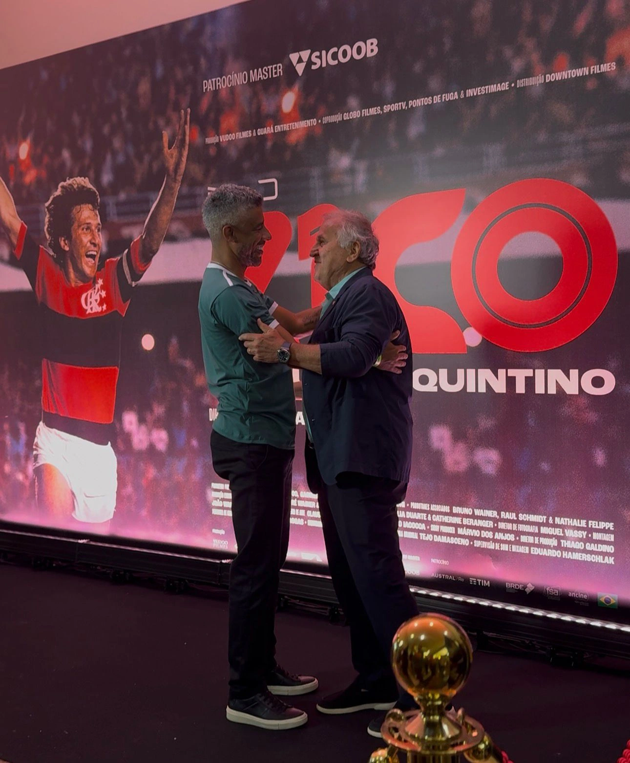 Cinema e futebol: Zico é a estrela da noite em pré-estreia de filme em Brasília