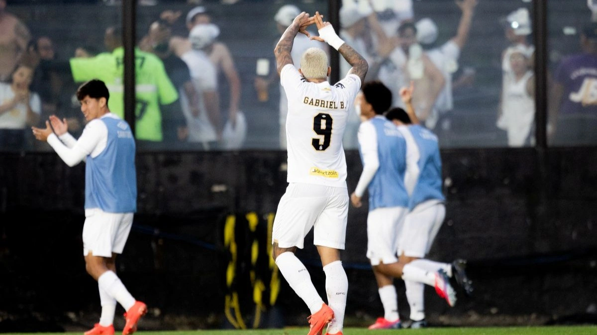 Com gols de Gabigol e Arão, Santos vence o Vasco
