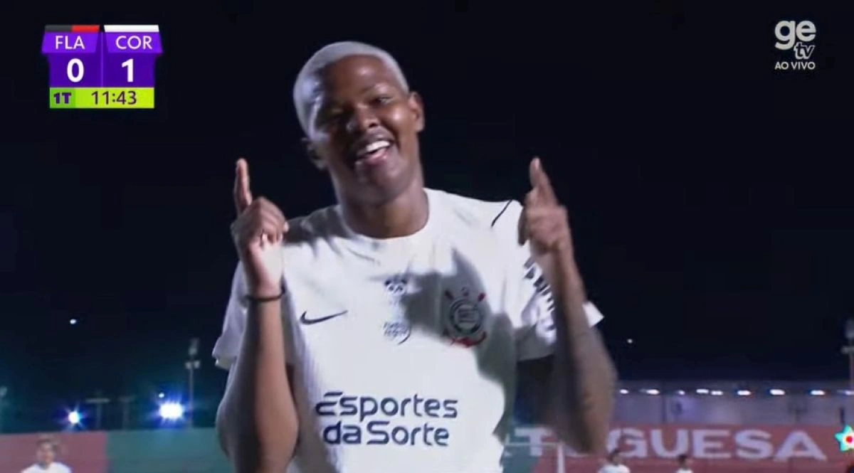Flamengo perde para Corinthians, mas segue no G-8 do Brasileiro