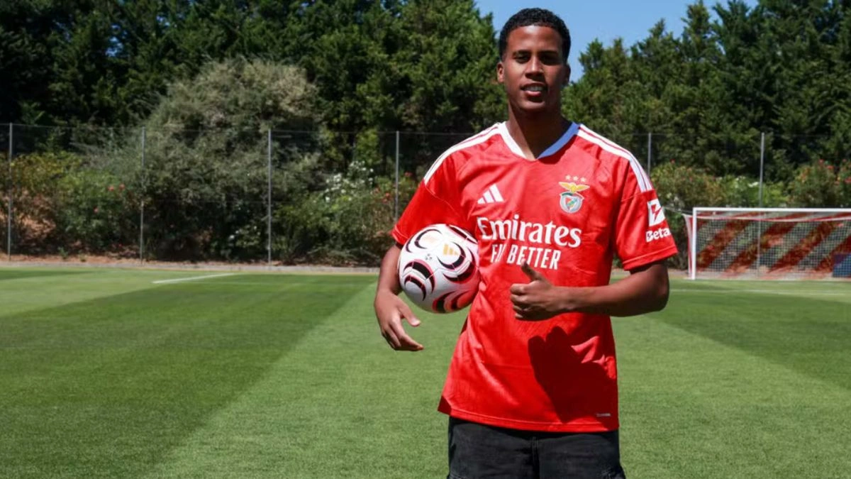 O anúncio da transferência de Alan Santos, do Flamengo, para o Benfica