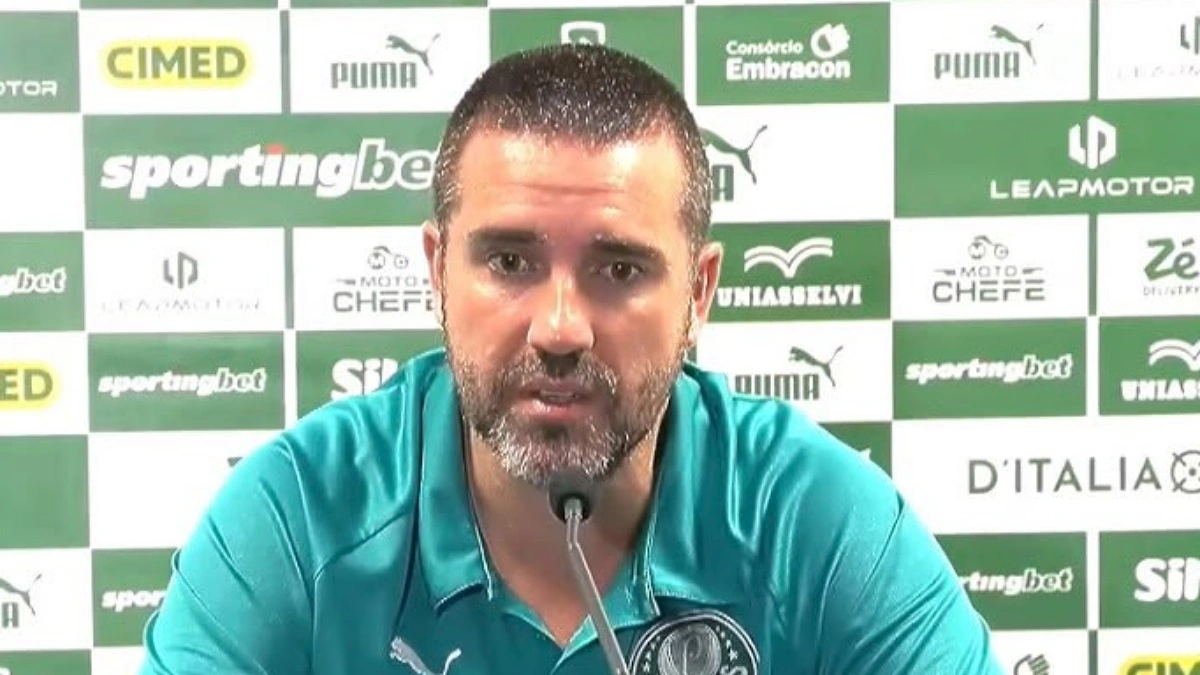 Auxiliar de Abel Ferreira não desiste de título e faz previsão sobre jogo do Flamengo x Palmeiras