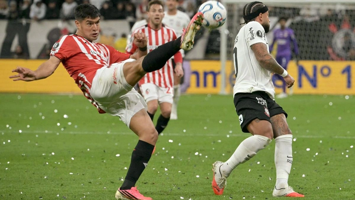 Estudiantes vence Corinthians e espera por Flamengo ou Del Valle na semifinal da Libertadores