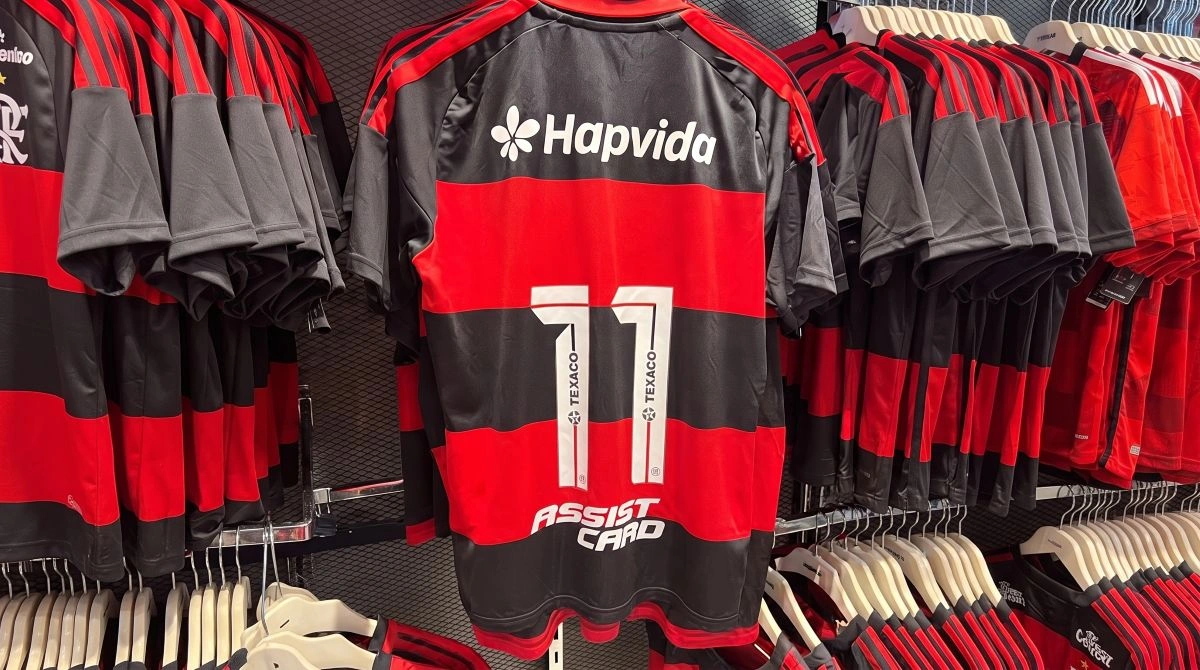Flamengo anuncia novo camisa 11 após saída de Cebolinha
