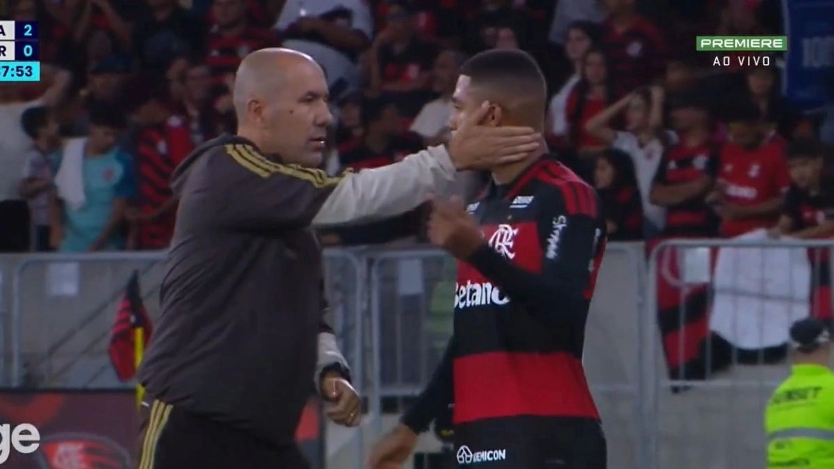 Lino explica irritação em substituição durante jogo do Flamengo