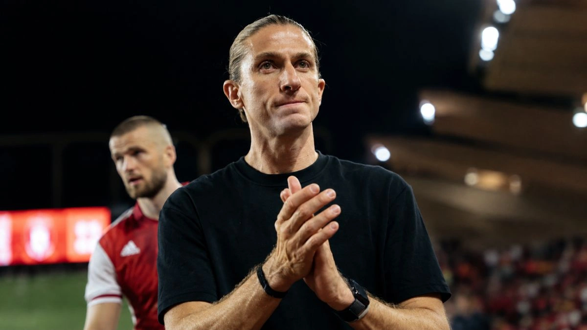 Monaco de Filipe Luís vence Lens e está na ponta do Francês