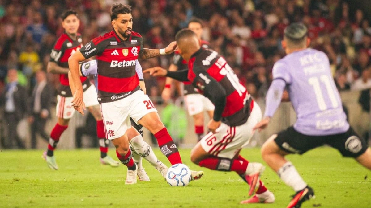 NA RAÇA! Flamengo joga mal, tem jogador expulso, arranca empate no fim e está nas semifinais da Libertadores