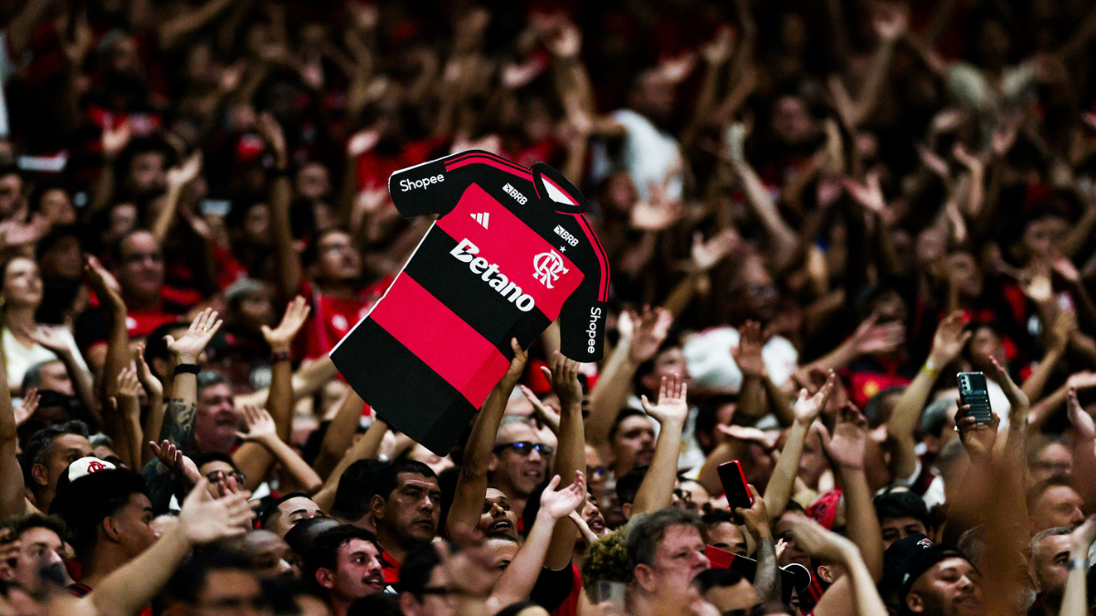 Torcida do Flamengo esgota ingressos para jogo contra o Fluminense