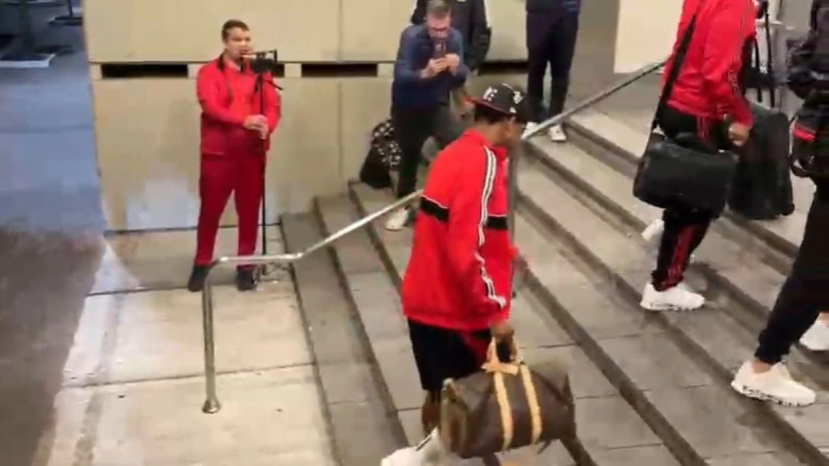 veja vídeos do Coluna no desembarque do Flamengo