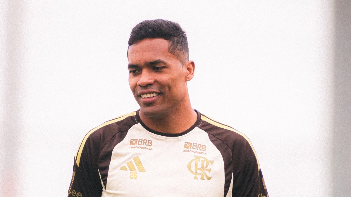 Como está a situação de Alex Sandro para jogo do Flamengo x Estudiantes, pela Libertadores?