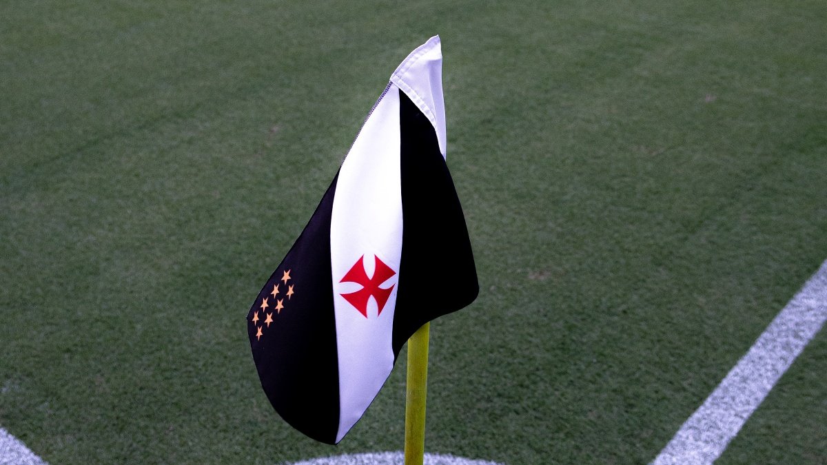 Dirigente do Vasco ironiza ao explicar motivo de tirar jogo contra o Flamengo do Maracanã