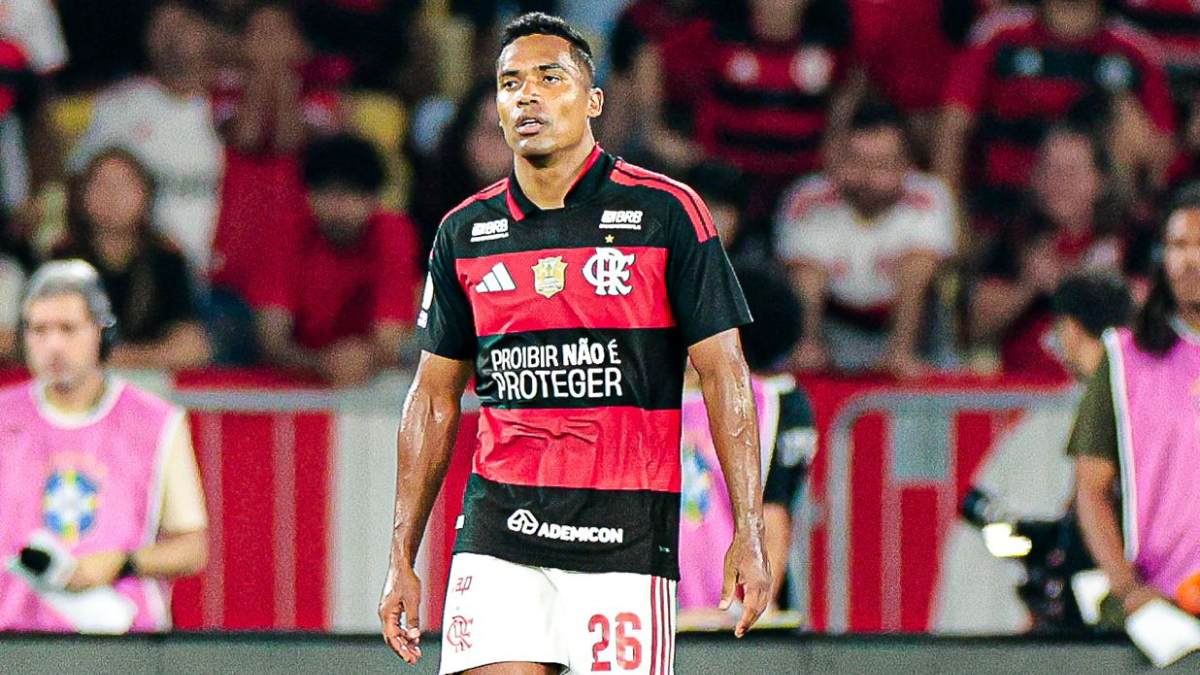 Especialista em arbitragem descarta pênalti de Alex Sandro