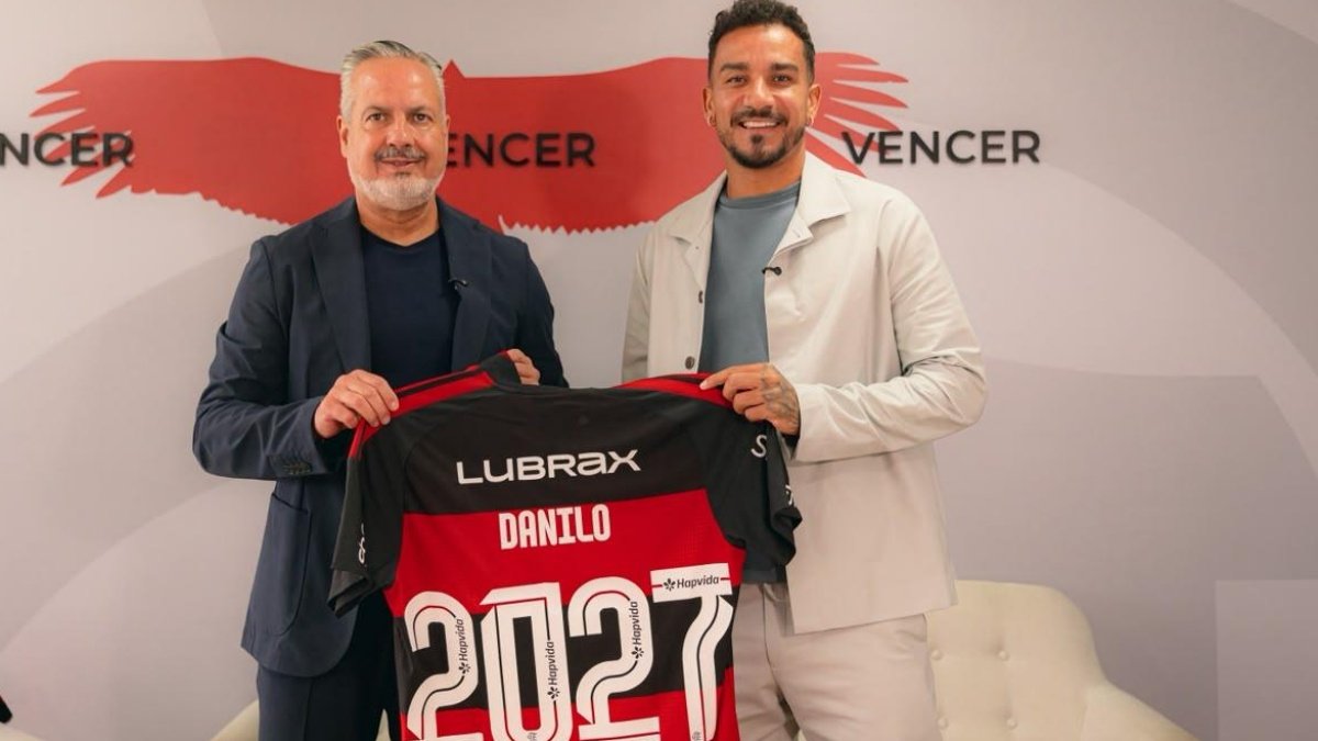 Flamengo anuncia renovação de contrato com Danilo