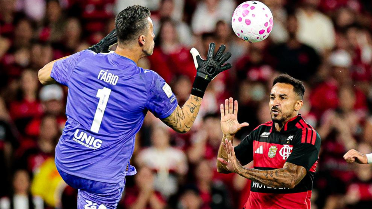 Flamengo atualiza situação de Danilo após cirurgia