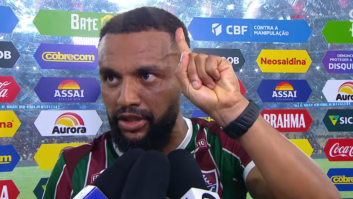 Jogador do Fluminense surta ao vivo após derrota pro Flamengo