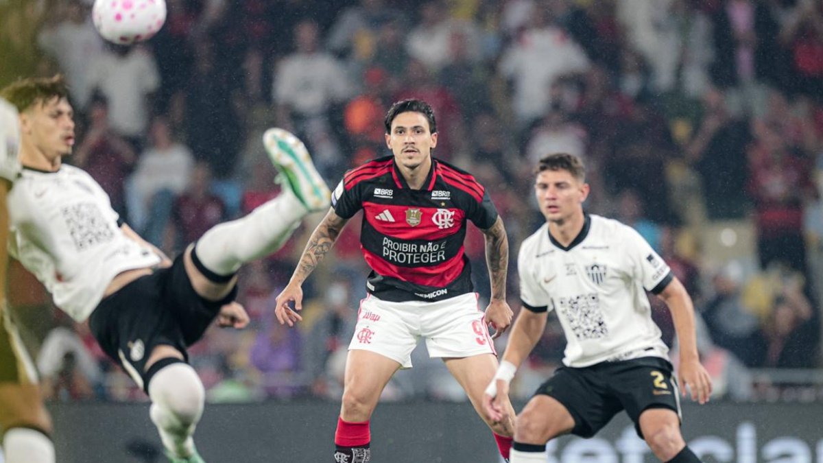 Leonardo Jardim explica motivo de jogador não ser o substituto de Pedro no Flamengo