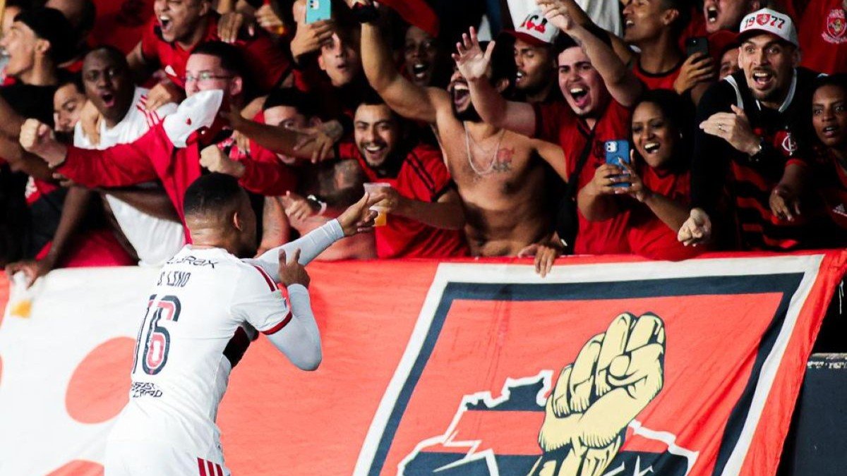 Lino destrói o Vasco e dá show de humildade após goleada do Fla