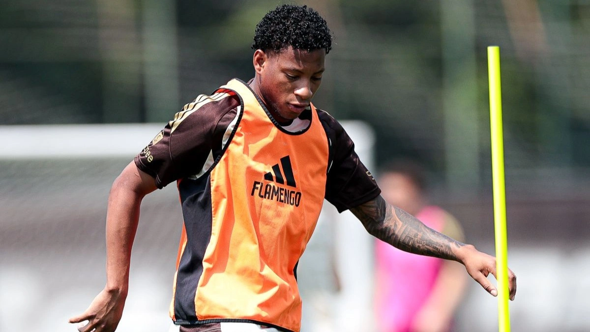 Plata volta a treinar e pode reforçar o Flamengo contra o Santos