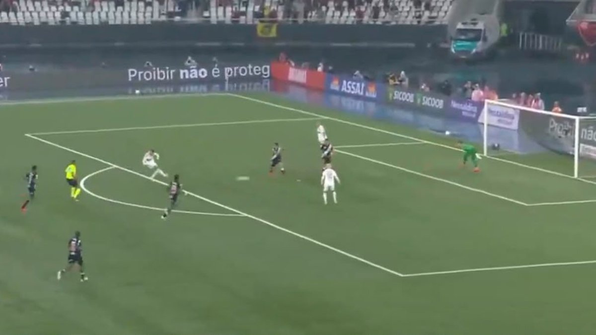 QUE GOLAÇO! Samuel Lino marca de fora da área e amplia vantagem do Flamengo contra o Vasco