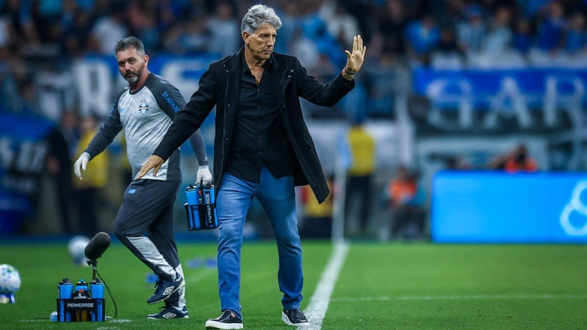 Renato Gaúcho manda 2 jogadores do Grêmio tomarem cartão