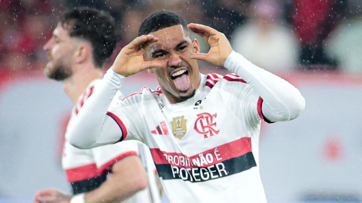Samuel Lino é eleito 'Craque da Torcida' após goleada do Fla