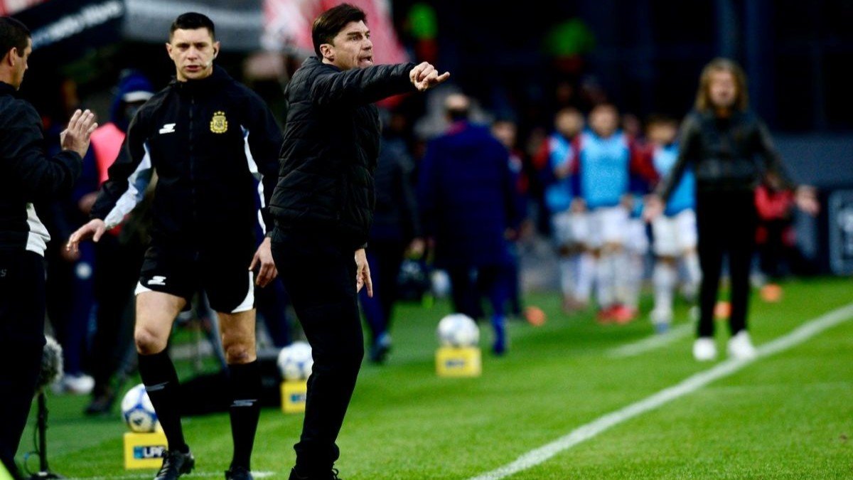Técnico do Estudiantes minimiza derrota no Argentino