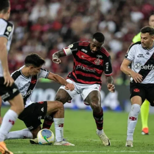 Flamengo e Vasco empataram em 1 a 1 na noite deste domingo