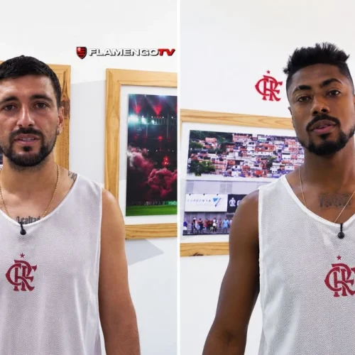 Arrascaeta e Bruno Henrique falam antes de jogo do Flamengo