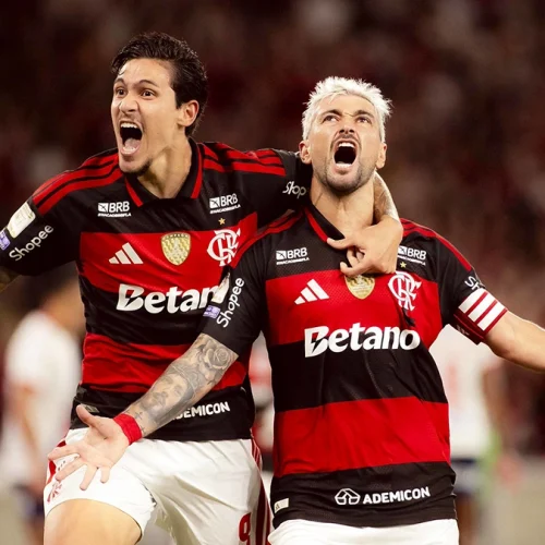 Arrascaeta entra no top-20 de artilheiros do Flamengo e mira recordes