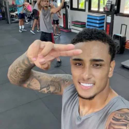 Atacante do Flamengo faz publicação curiosa em meio a rumores de saída