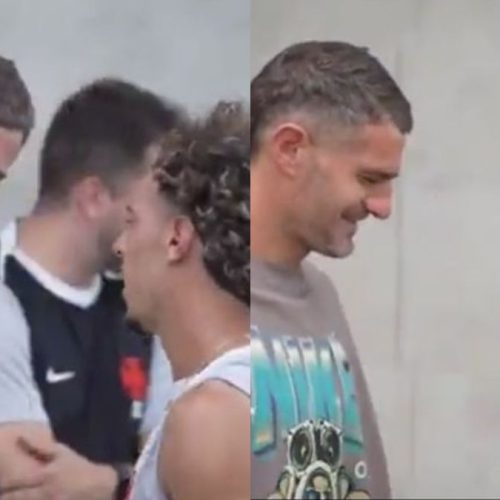 Atacante se despede dos jogadores do Vasco antes de jogo contra o Flamengo, pelo Carioca