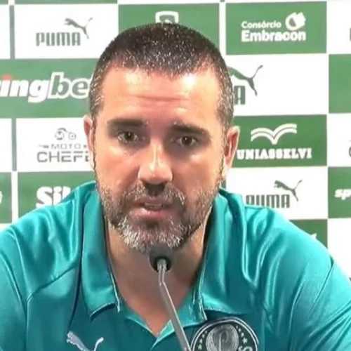 Auxiliar de Abel Ferreira não desiste de título e faz previsão sobre jogo do Flamengo x Palmeiras