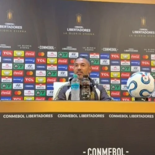 Auxiliar do Flamengo se revolta com postura do Estudiantes