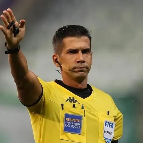 Bruno Arleu de Araújo apita jogo do Flamengo x Vasco, pelo Brasileirão