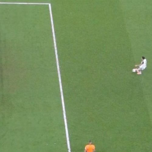 Cadê o VAR? Safonov, do PSG, se adianta em pênalti de Pedro e árbitro manda seguir o jogo
