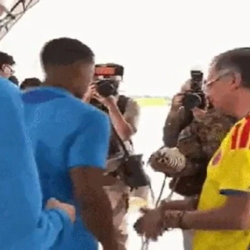 Carrascal ‘contraria’ James e escapa de críticas na Colômbia