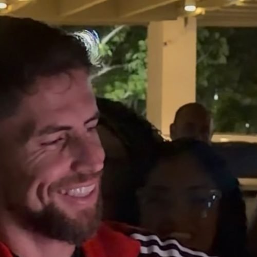 Com festa da torcida, Flamengo chega a Salvador para jogo contra o Bahia
