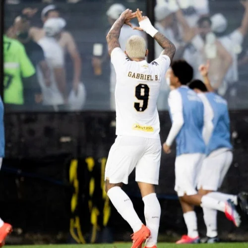 Com gols de Gabigol e Arão, Santos vence o Vasco