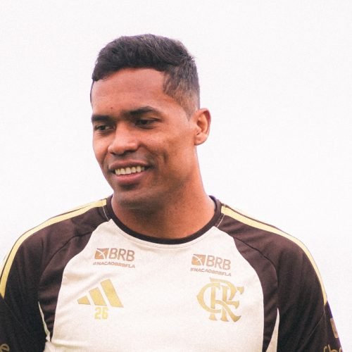 Como está a situação de Alex Sandro para jogo do Flamengo x Estudiantes, pela Libertadores?