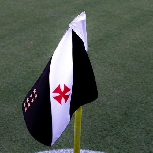 Dirigente do Vasco ironiza ao explicar motivo de tirar jogo contra o Flamengo do Maracanã