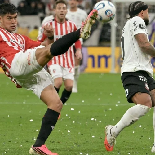 Estudiantes vence Corinthians e espera por Flamengo ou Del Valle na semifinal da Libertadores